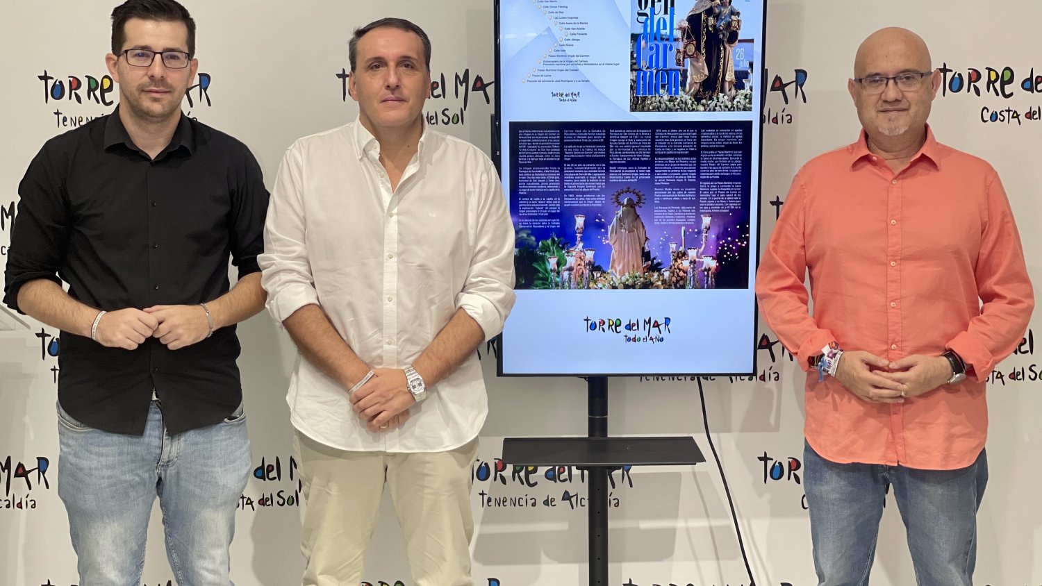 Torre del Mar presenta un nuevo dossier informativo de la procesión de la Hermandad de la Virgen del Carmen