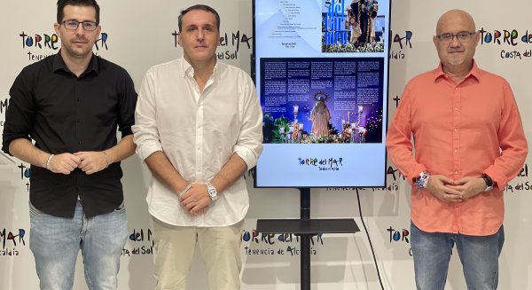 Torre del Mar presenta un nuevo dossier informativo de la procesión de la Hermandad de la Virgen del Carmen