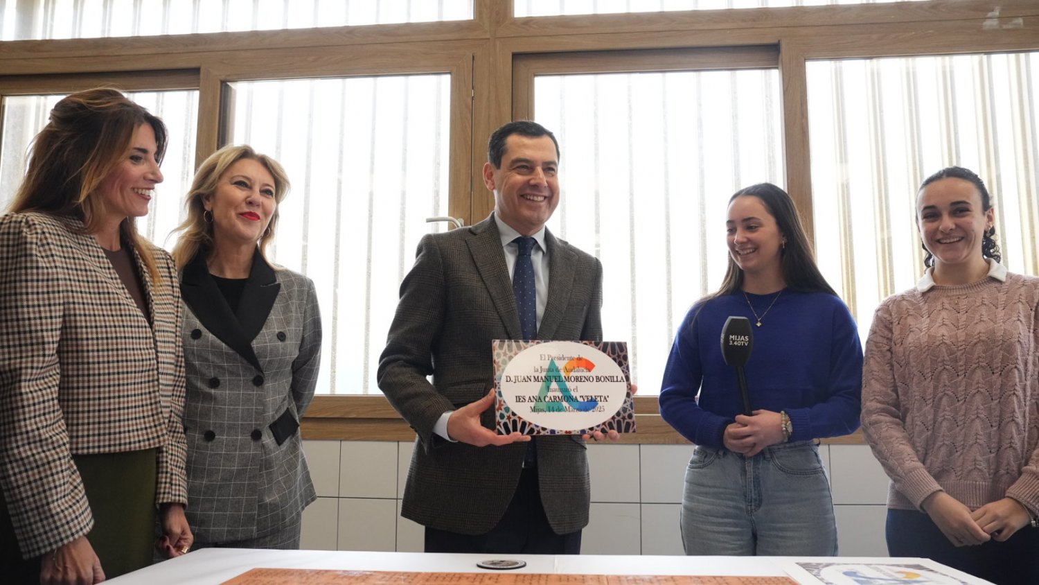 Moreno inaugura el IES Ana Carmona ‘Veleta’ en Mijas con 'una infraestructura a la altura de las mejores de Andalucía'