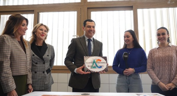 Moreno inaugura el IES Ana Carmona ‘Veleta’ en Mijas con 'una infraestructura a la altura de las mejores de Andalucía'