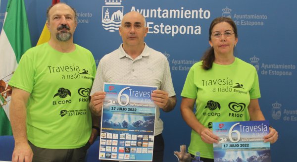 Estepona vuelve a celebrar la tradicional Travesía a Nado Virgen del Carmen Coronada