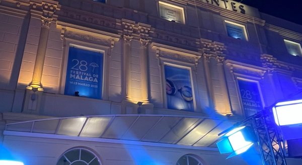 Glamour y cine en la alfombra roja del Festival de Málaga