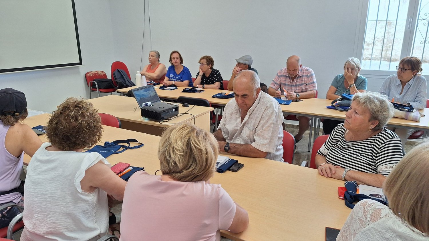 Los talleres de Prensa sin Edad llegarán a personas mayores de 26 municipios malagueños