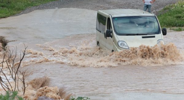 El Centro de Salud Campanillas deriva su atención sanitaria por el desbordamiento del río Guadalhorce