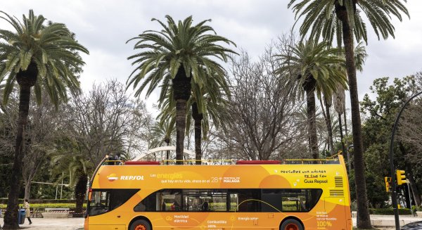 Un Festival de Málaga con menos emisiones que nunca: buses y pantallas de energías renovables con Repsol