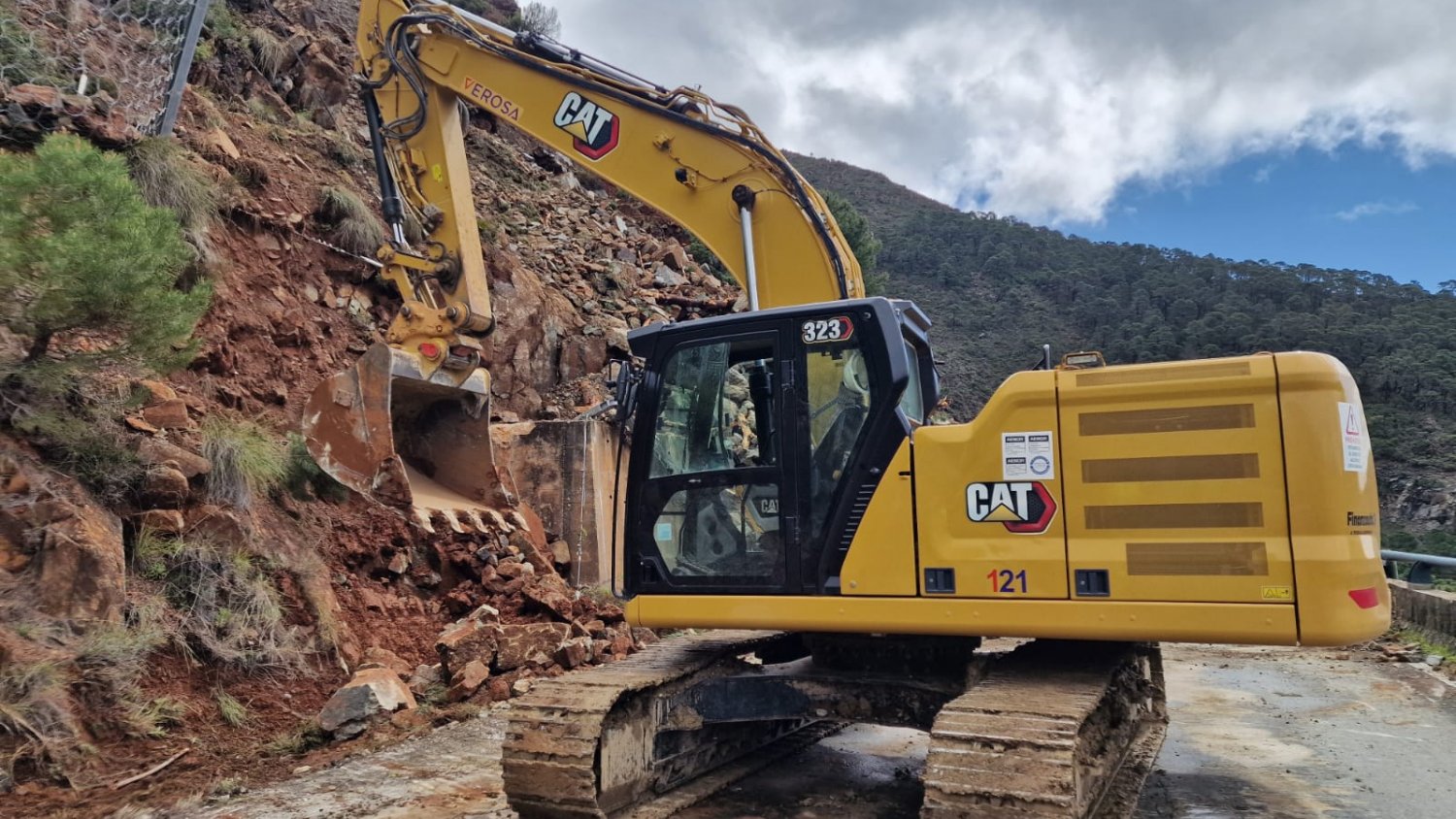 Continúan los trabajos de estabilización de la ladera de la A-397 para poder reabrirla