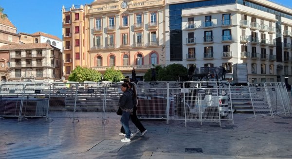 El escenario del Festival de Málaga se despide para dar la bienvenida a las tribunas de Semana Santa