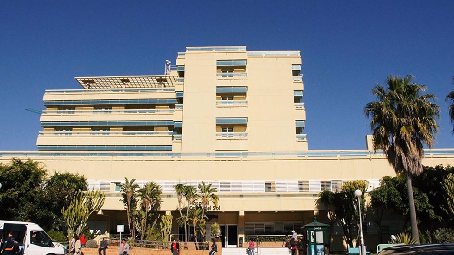 Evacuado al hospital un hombre de 74 años tras un incendio en un local en Marbella