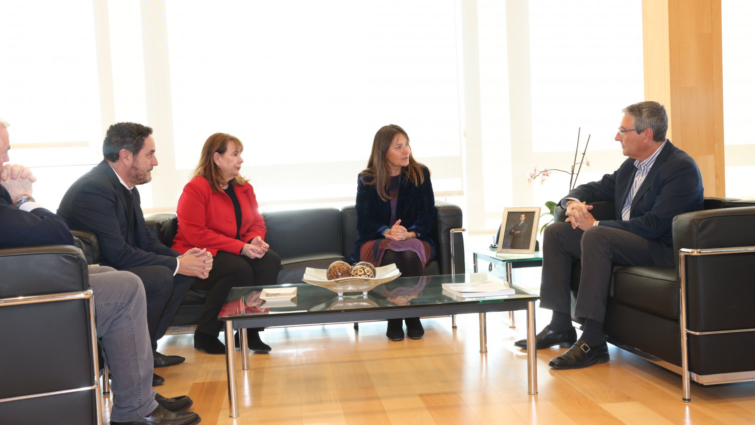 Francisco Salado recibe a Flor Carrasco, la primera decana del Colegio de la Abogacía de Málaga