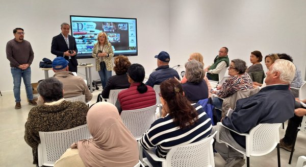 Dan comienzo los talleres de alfabetización mediática para mayores, impulsados por la Asociación de la Prensa de Málaga