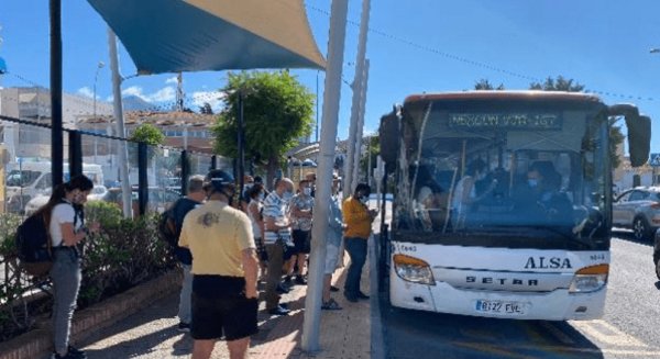La Junta pone en marcha 5 líneas de  autobús a la playa desde 15 pueblos del interior