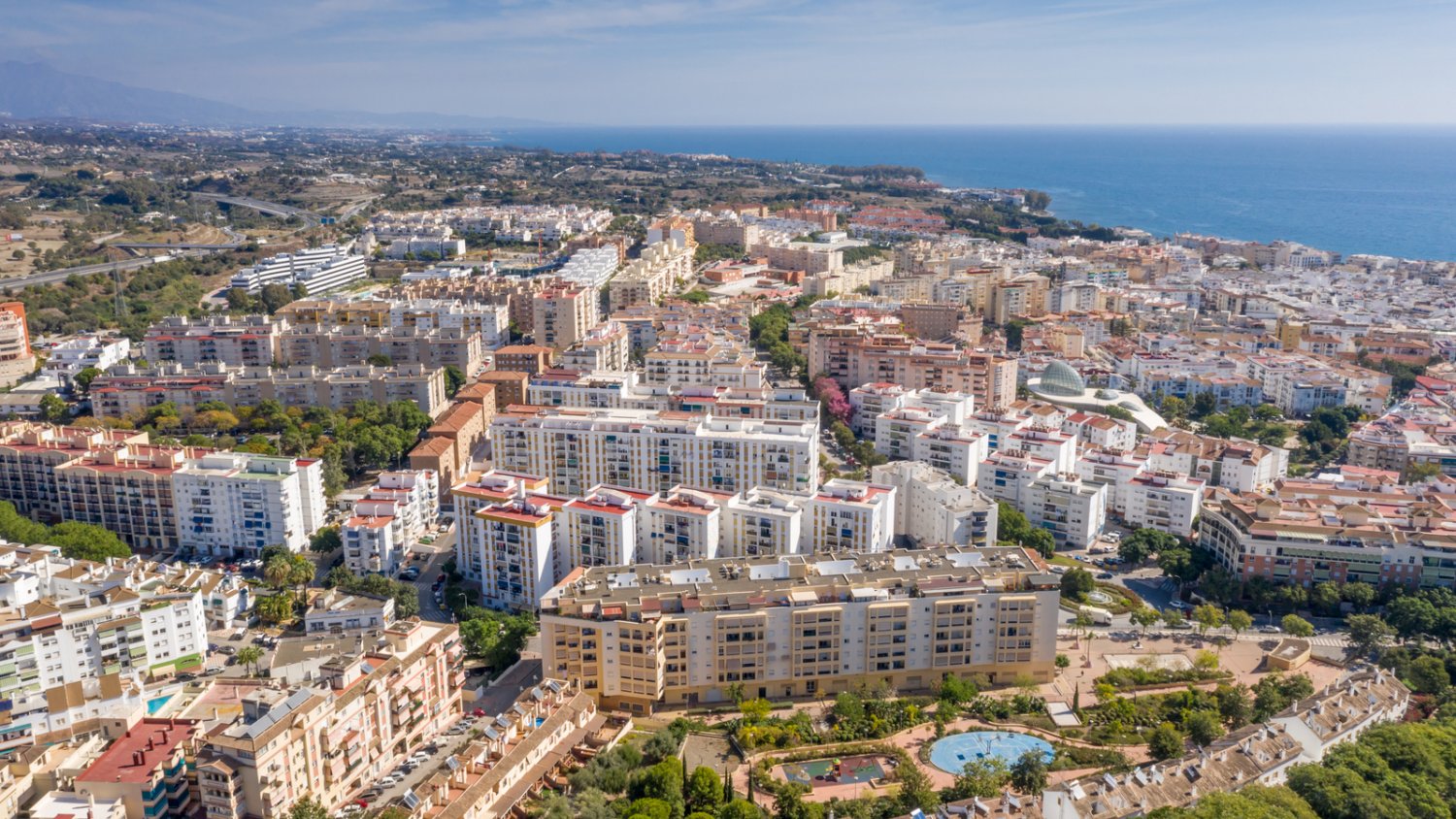 El Ayuntamiento de Estepona destinará parcelas de equipamiento público a la construcción de viviendas protegidas en alquiler