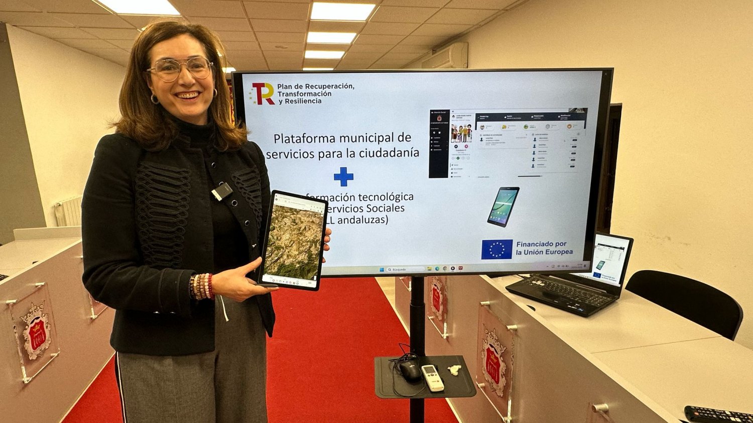 Dos proyectos de Ronda harán posible un importante avance tecnológico con el uso de tablets para las profesionales de ayuda a domicilio