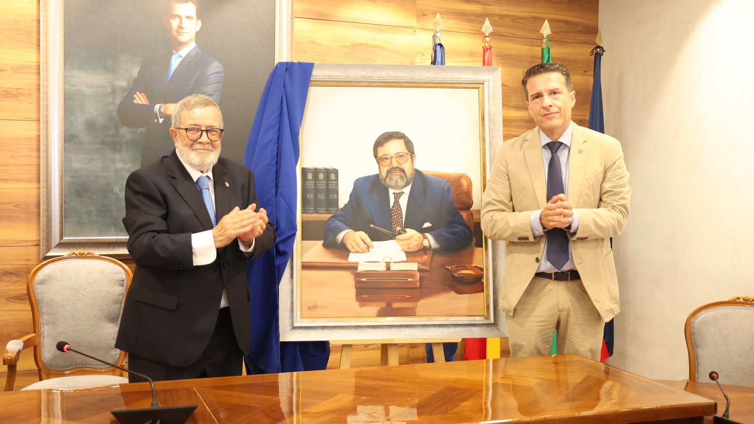 El Ayuntamiento de Torrox rinde homenaje a su historia en democracia