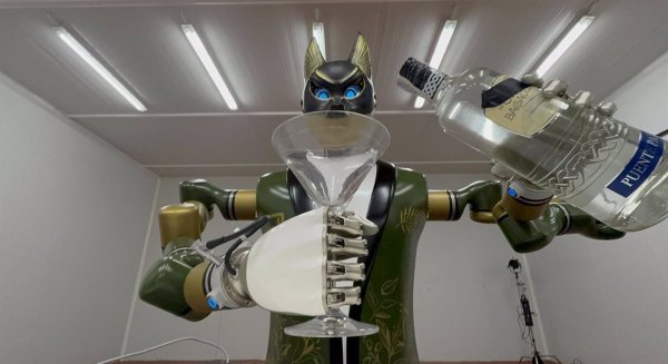 La empresa malagueña Macco desarrolla un robot humanoide para el sector hostelería y lo exporta a Estados Unidos