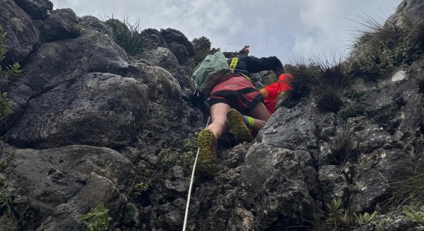 Bomberos de Marbella rescatan a un ciudadano holandés que se había extraviado en La Concha