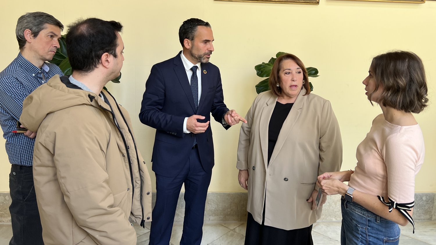 Pérez critica a De la Torre por 'convertir en una condena el acceso a la vivienda en Málaga'