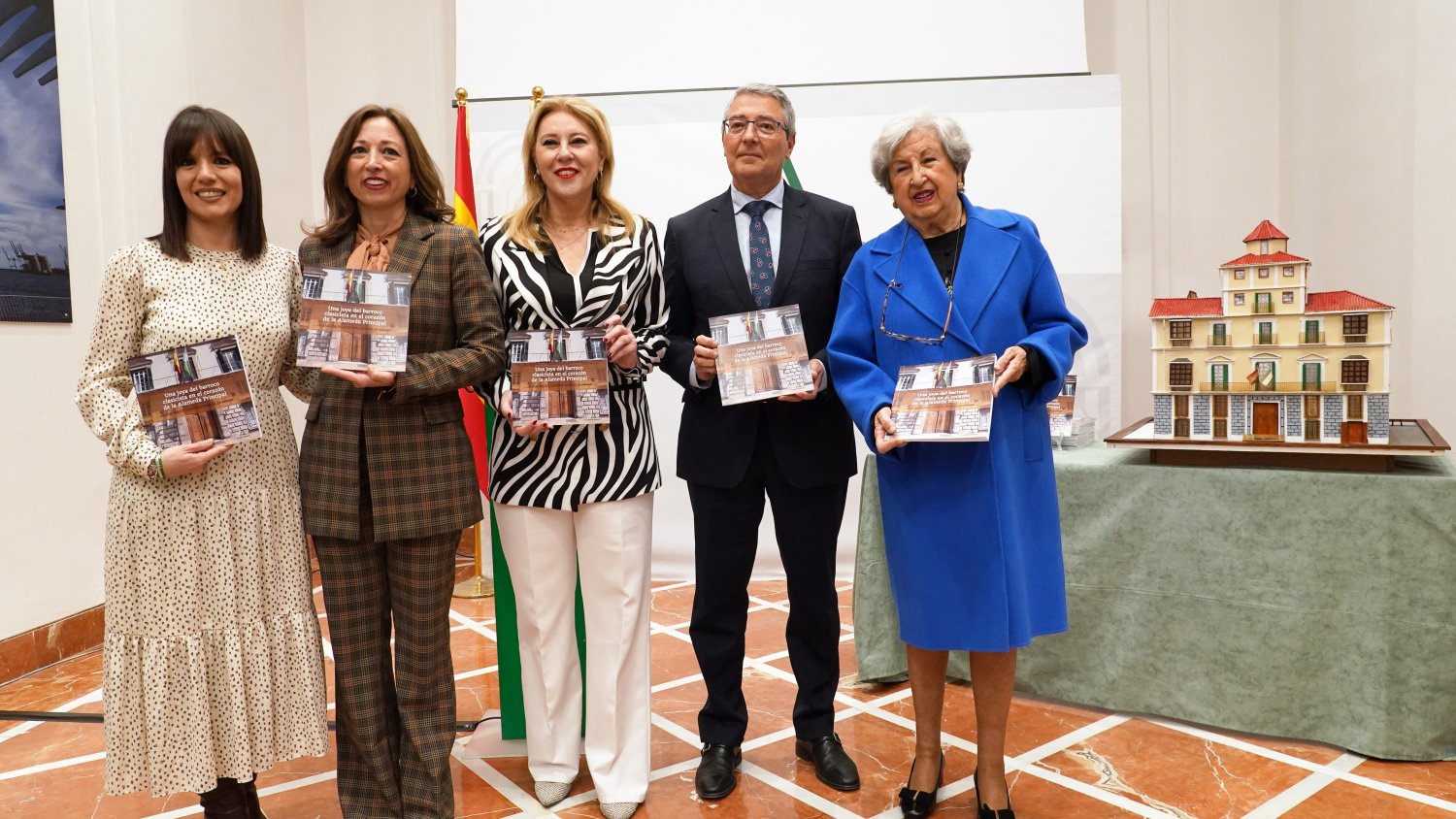 La Junta de Andalucía presenta un libro sobre la historia del edificio de la Delegación del Gobierno en Málaga