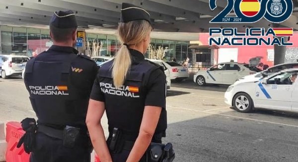 Detenido un conductor de VTC por la agresión a un taxista en una disputa en el aeropuerto de Málaga