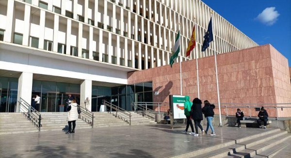 Decretan prisión para un hombre por matar a otro al apuñalarlo el sábado en Manilva