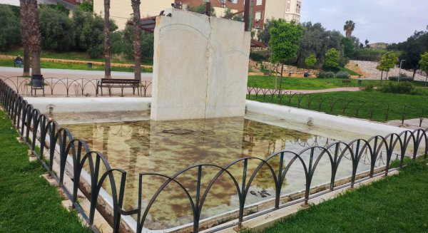 Los vecinos de Nueva Málaga reclaman la sustitución de la fuente ornamental del Parque del Norte por una de surtidores