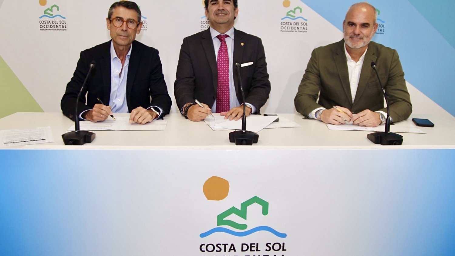 La Mancomunidad Costa del Sol y AGAPA instalarán sensores en las boyas de las playas para estudiar el medio marino