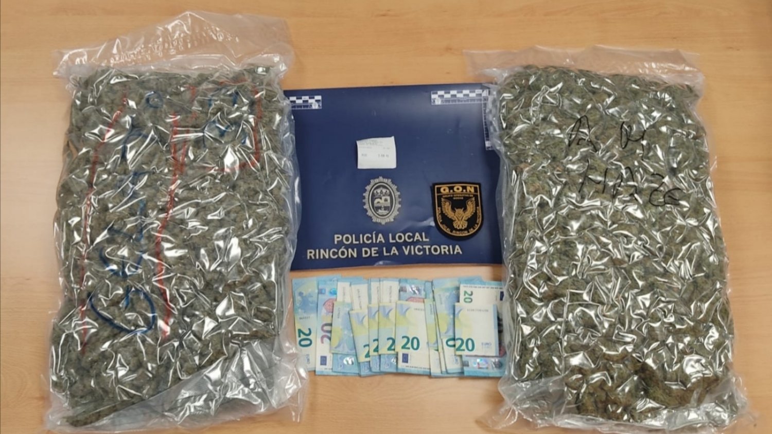 Detenido en Rincón de la Victoria un hombre por ocultar en el interior de su vehículo más de dos kilos de marihuana