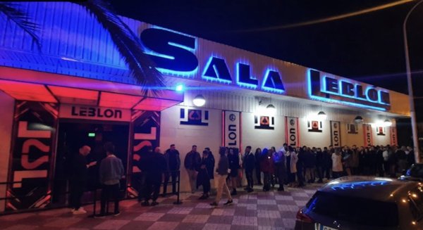 Desalojan una discoteca de Málaga después de que una mujer rociara gas pimienta en una pelea por celos