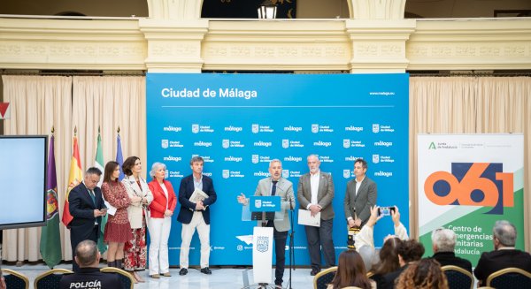 Más de 1.200 personas mayores y personas con discapacidad disfrutarán de la Semana Santa en sendos espacios de la tribuna de la plaza de la Marina