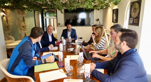 La Federación Internacional de Tenis confirma a Marbella como sede de la Copa Davis y realiza una visita de inspección a Puente Romano