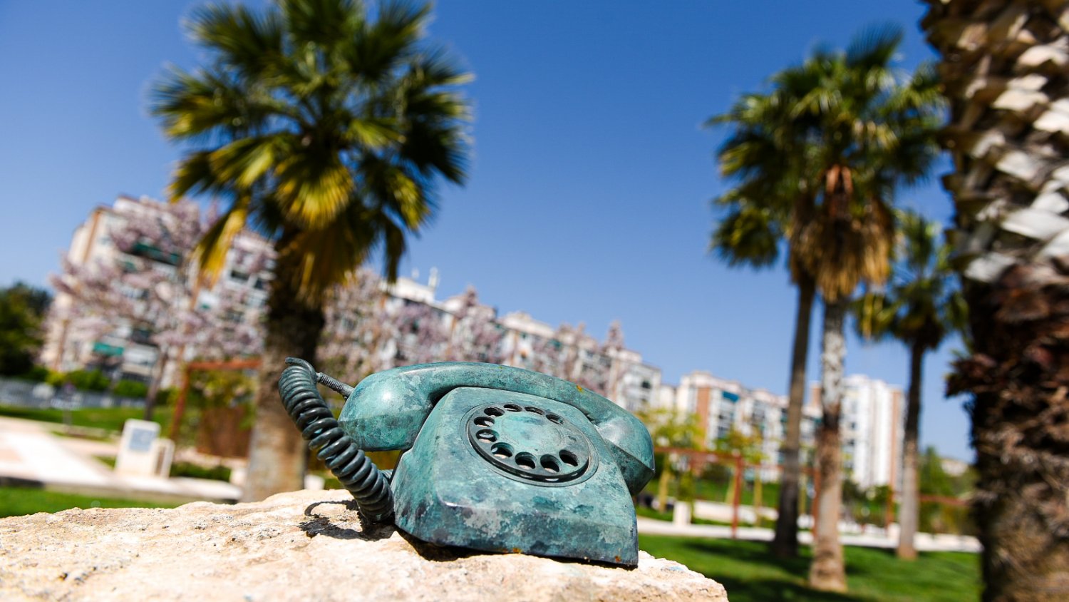 El Ayuntamiento coloca una placa y la reproducción de un teléfono en bronce modelo Heraldo para conmemorar los 60 años de la fábrica CITESA