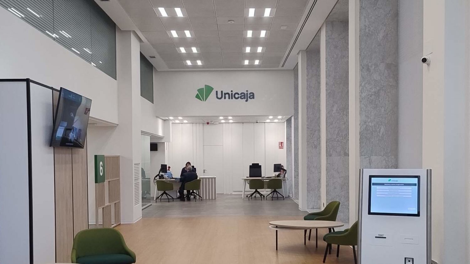 Unicaja lanza una campaña de préstamos preconcedidos para facilitar a los autónomos el pago de impuestos
