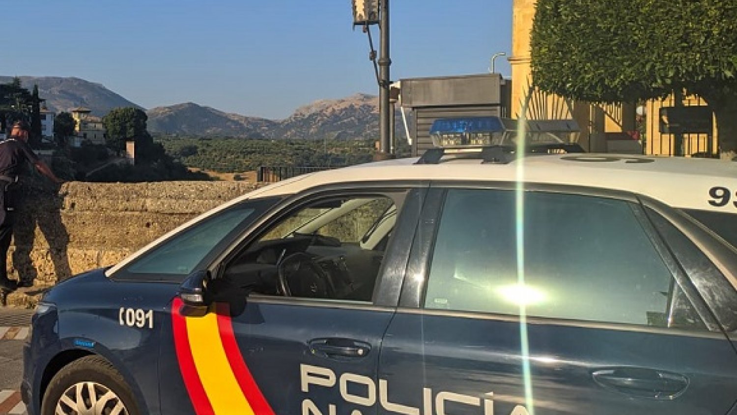 La Policía Nacional frustra en Ronda un robo con fuerza en un supermercado en plena noche
