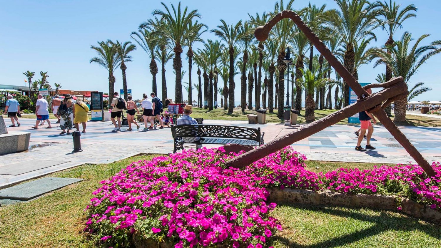 Torremolinos encara la Semana Santa con la previsión de doblar su población en el arranque de la temporada alta