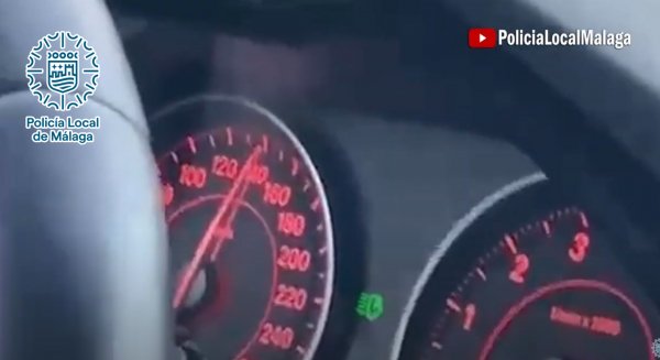 Identificado un conductor de 22 años grabado por el copiloto mientras circulaba a más de 140 kilómetros por hora en vía urbana