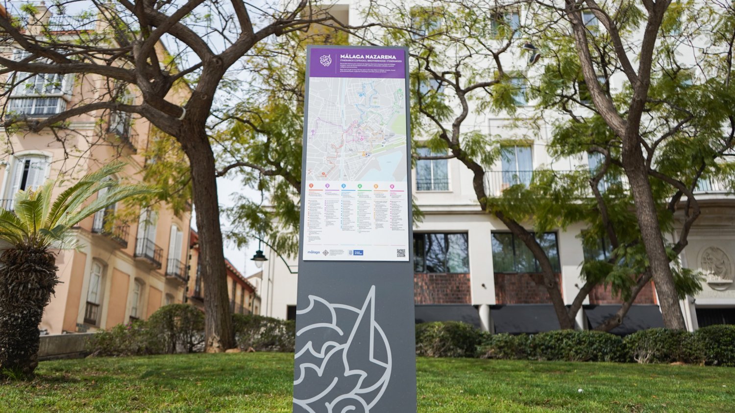 Turismo estrena la renovación de los 36 tótems de señalización de los itinerarios urbanos cofrades ´Málaga Nazarena´ para la Semana Santa