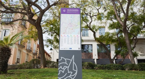 Turismo estrena la renovación de los 36 tótems de señalización de los itinerarios urbanos cofrades ´Málaga Nazarena´ para la Semana Santa