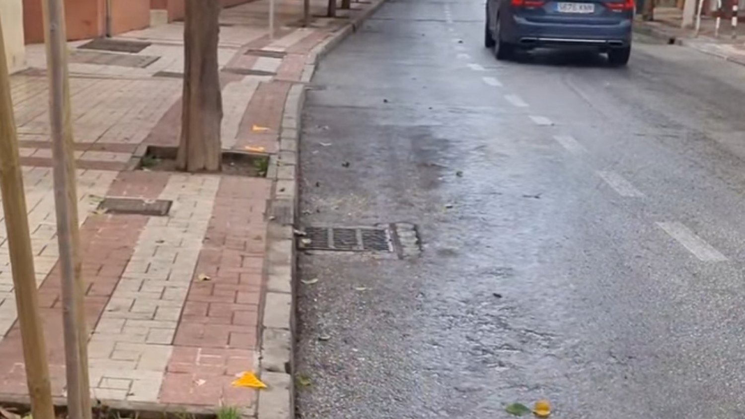 Con Málaga critica la retirada de vehículos en Cruz Verde y exige al alcalde que exima a los vecinos del pago de las multas y la grúa