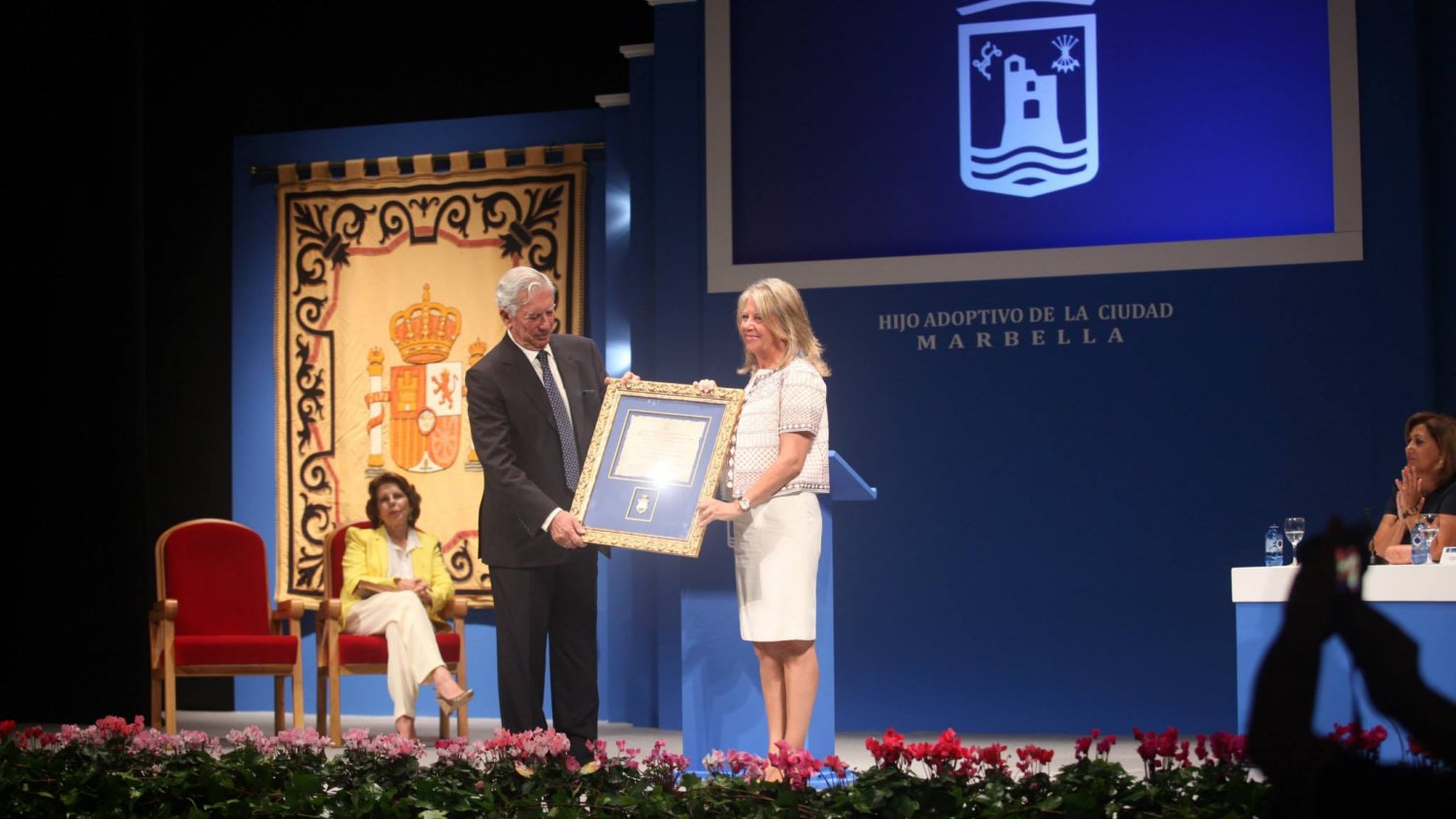 Marbella decreta dos días de luto oficial por el fallecimiento del escritor Mario Vargas Llosa, premio Nobel de Literatura e Hijo Adoptivo de la ciudad