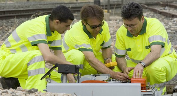 Adif y Adif AV avanzan en su plan de relevo generacional: incorporarán a 1.316 nuevos profesionales
