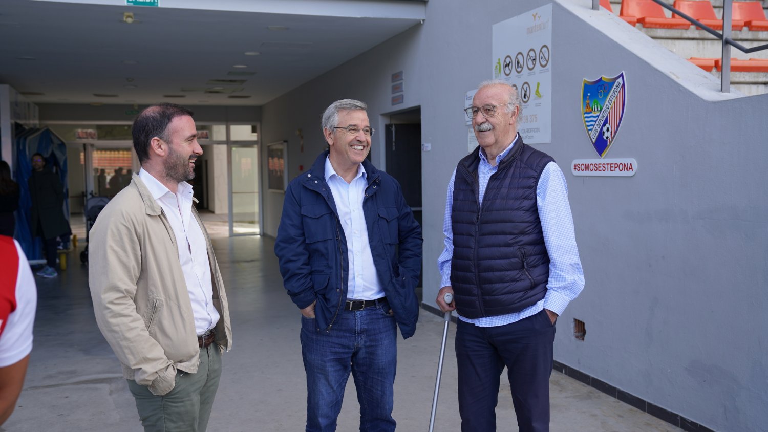 El ex seleccionador nacional de Fútbol Vicente del Bosque ofrece una Masterclass para más de 100 niños en Estepona 