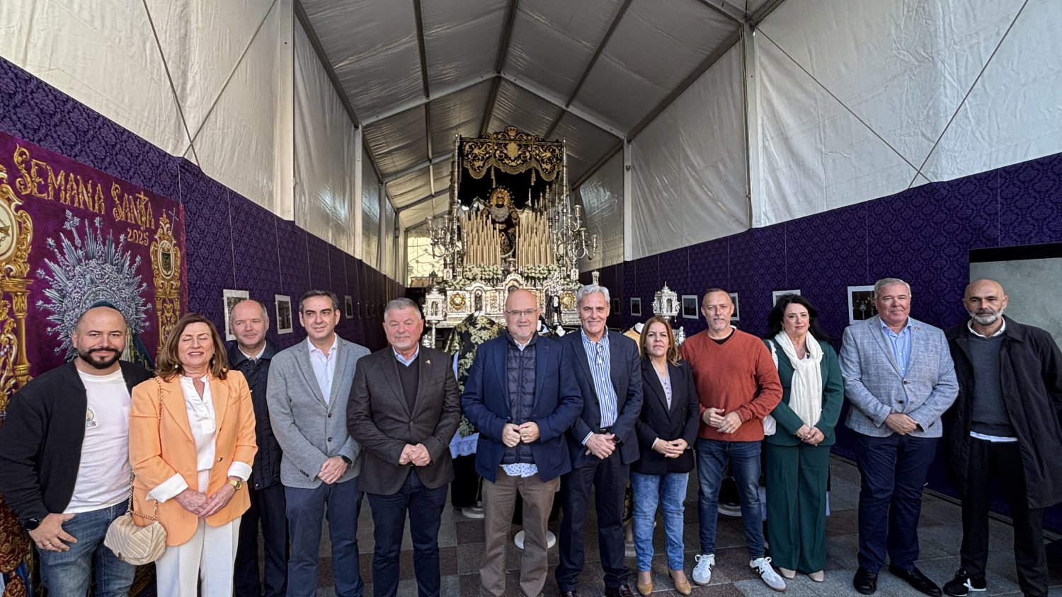 Los tronos de la Virgen de los Dolores y Pollinica ya pueden visitarse en el paseo de Larios de Torre del Mar