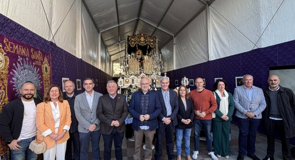 Los tronos de la Virgen de los Dolores y Pollinica ya pueden visitarse en el paseo de Larios de Torre del Mar