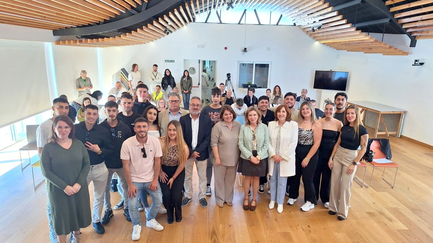 La Junta invierte 675.000 euros para fomentar la contratación de 35 desempleados en Algarrobo