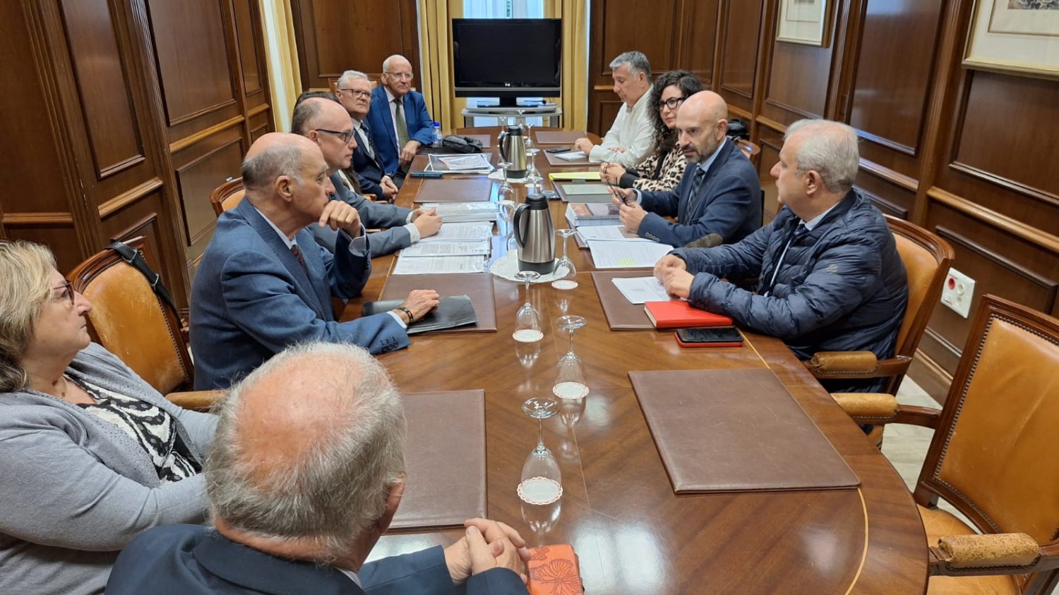 El subdelegado del Gobierno mantiene un encuentro con vecinos de la Junta de los Caminos de Puerto de la Torre