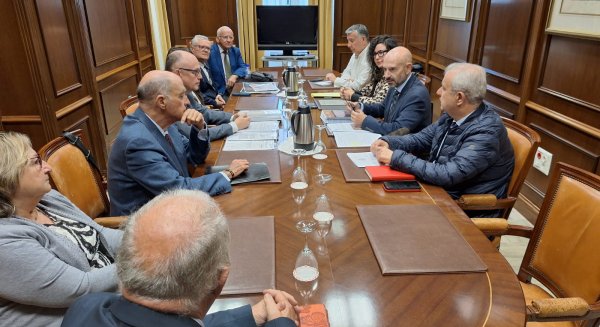 El subdelegado del Gobierno mantiene un encuentro con vecinos de la Junta de los Caminos de Puerto de la Torre