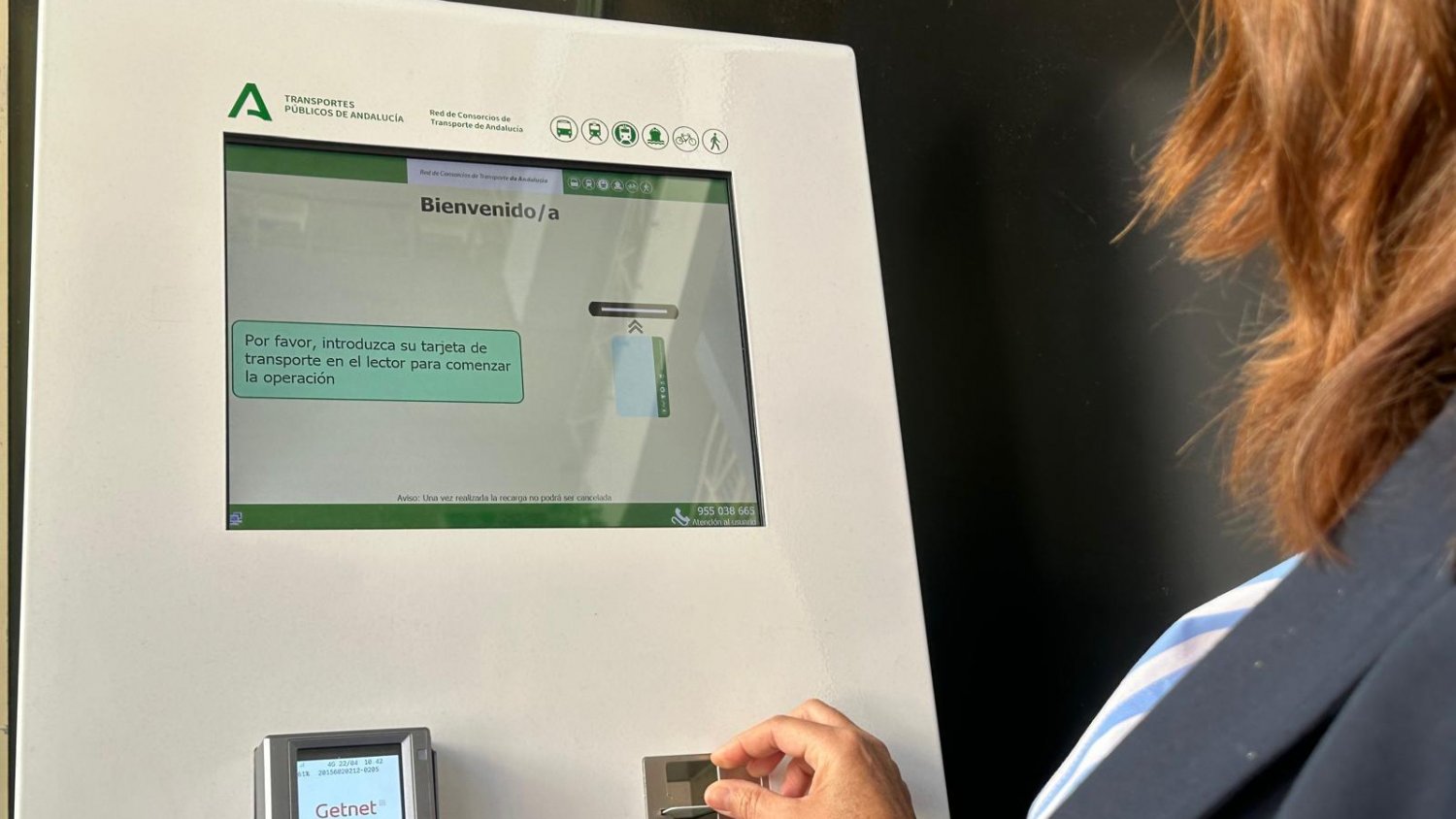El Consorcio de Transportes instala una nueva terminal de auto recarga de tarjetas en Fuengirola