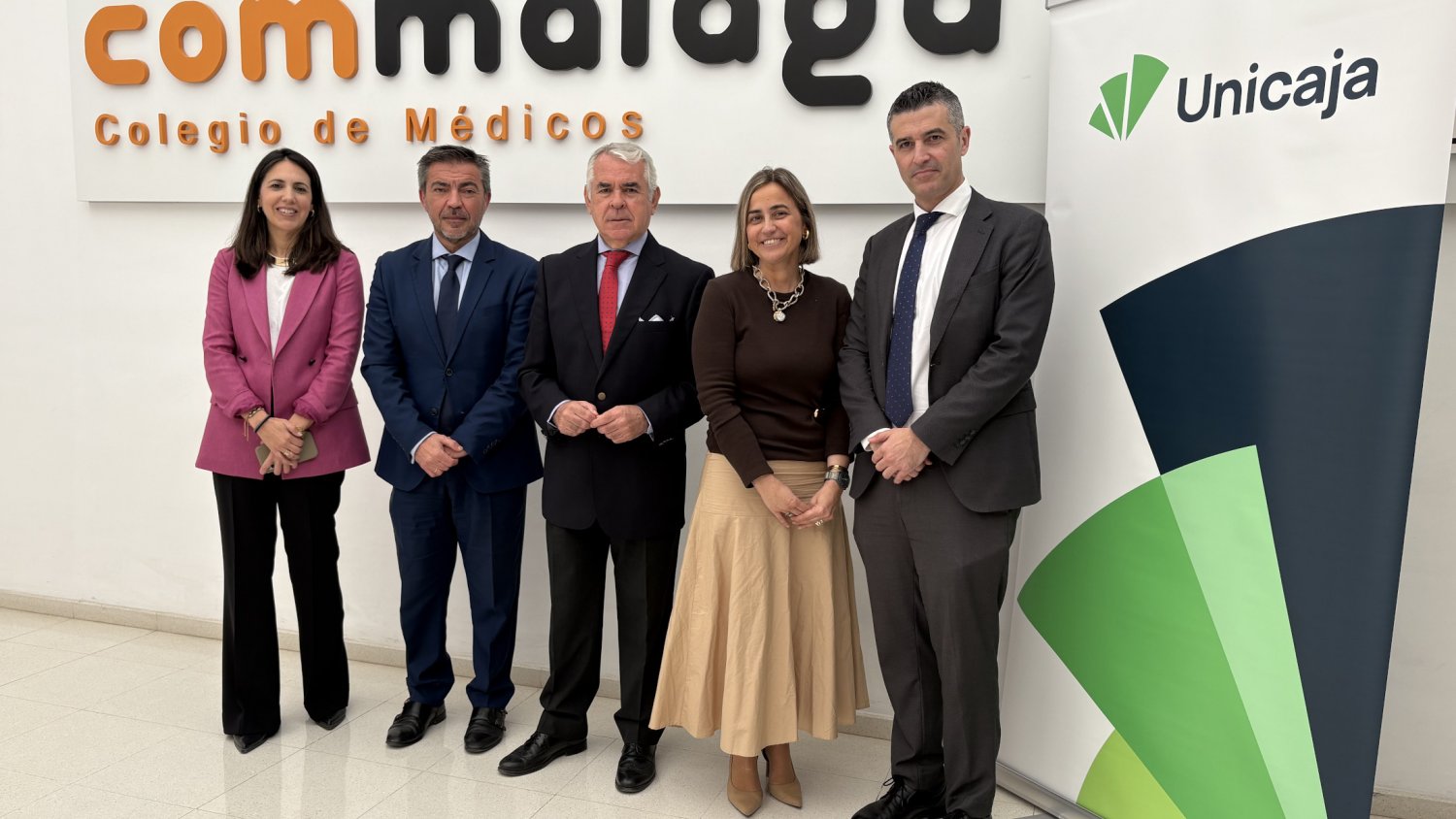 Unicaja y el Colegio de Médicos de Málaga refuerzan su colaboración con la firma de un nuevo convenio