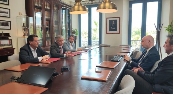 El PSOE de Málaga se compromete con el Colegio de Abogados a impulsar en el Congreso la ley de la pasarela para los mutualistas