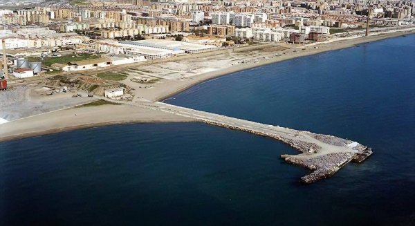 El Ayuntamiento abre la playa de Sacaba tras el apta al baño que dictan los análisis